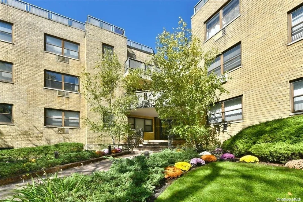 Unit for sale at 5 Schenck Avenue, North Hempstead, NY 11021