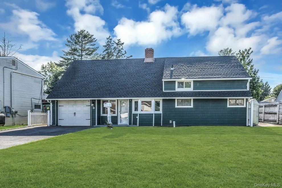 Unit for sale at 38 Fireplace Lane, Oyster Bay, NY 11801