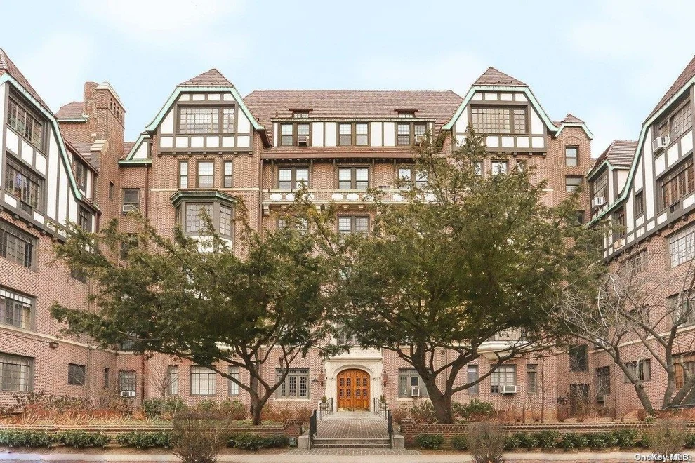 Unit for sale at 4 Dartmouth Street, New York, NY 11375
