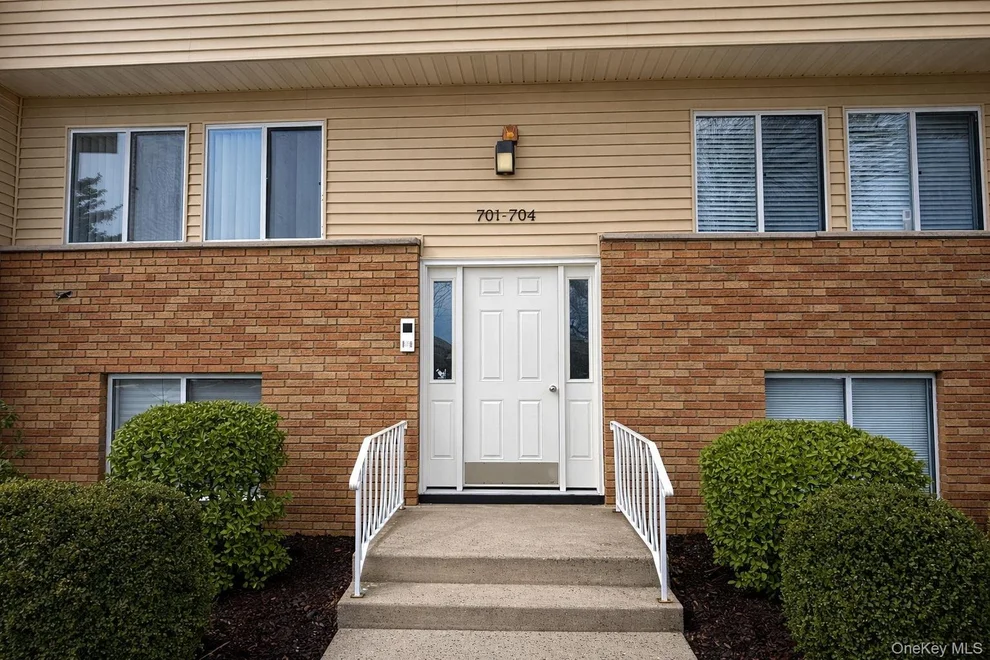 Unit for sale at 25 College Avenue, Clarkstown, NY 10954
