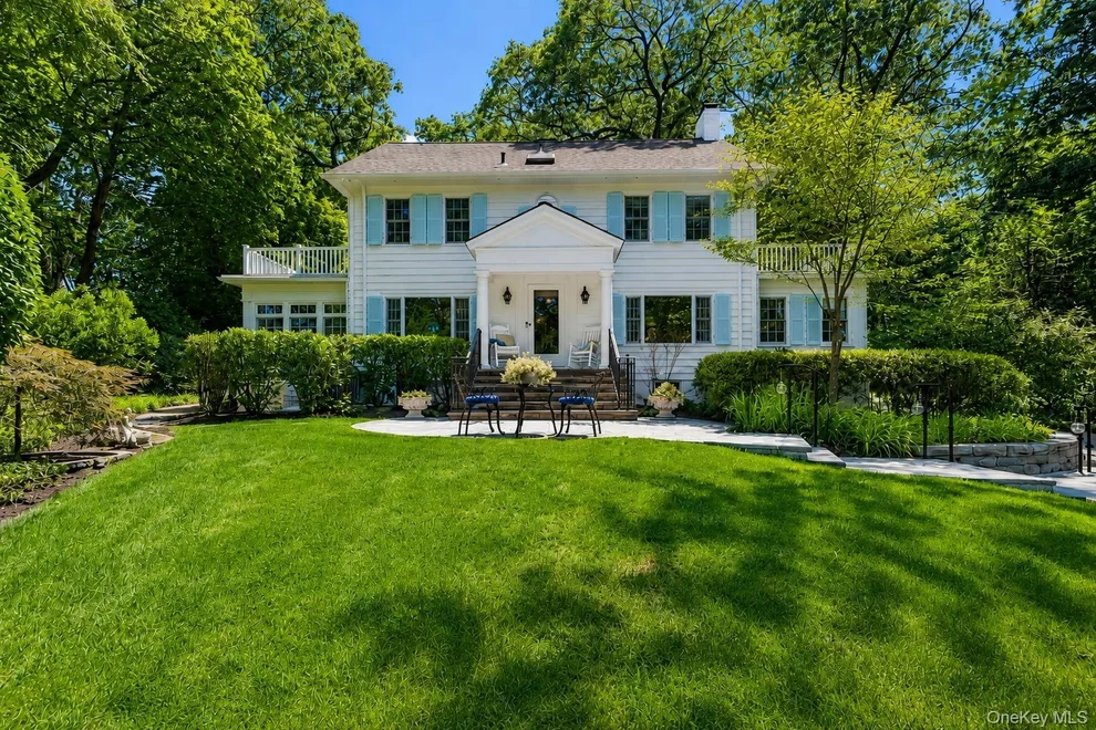 Unit for sale at 2 Kaiser Hill Road, Huntington, NY 11743