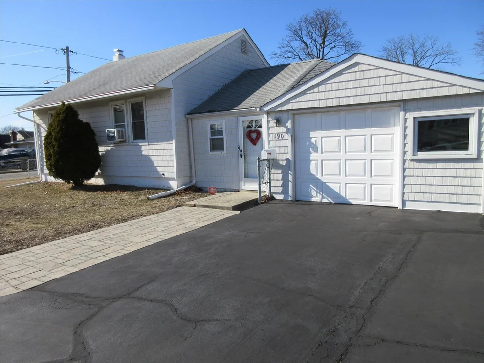 Unit for sale at 190 John Street E, Babylon, NY 11757