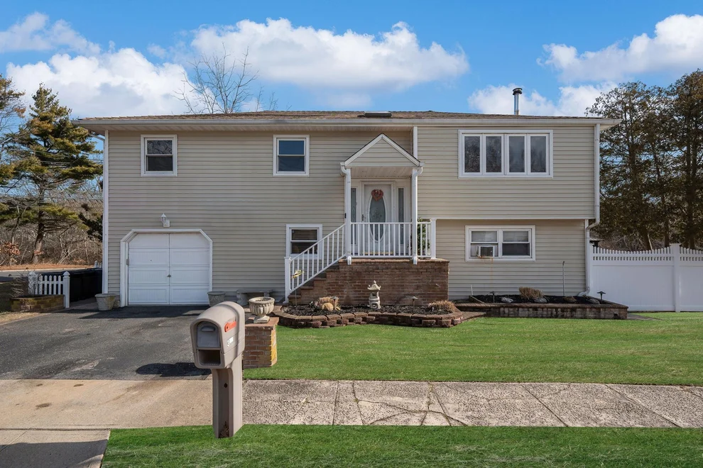 Unit for sale at 3 Claire Lane, Islip, NY 11782