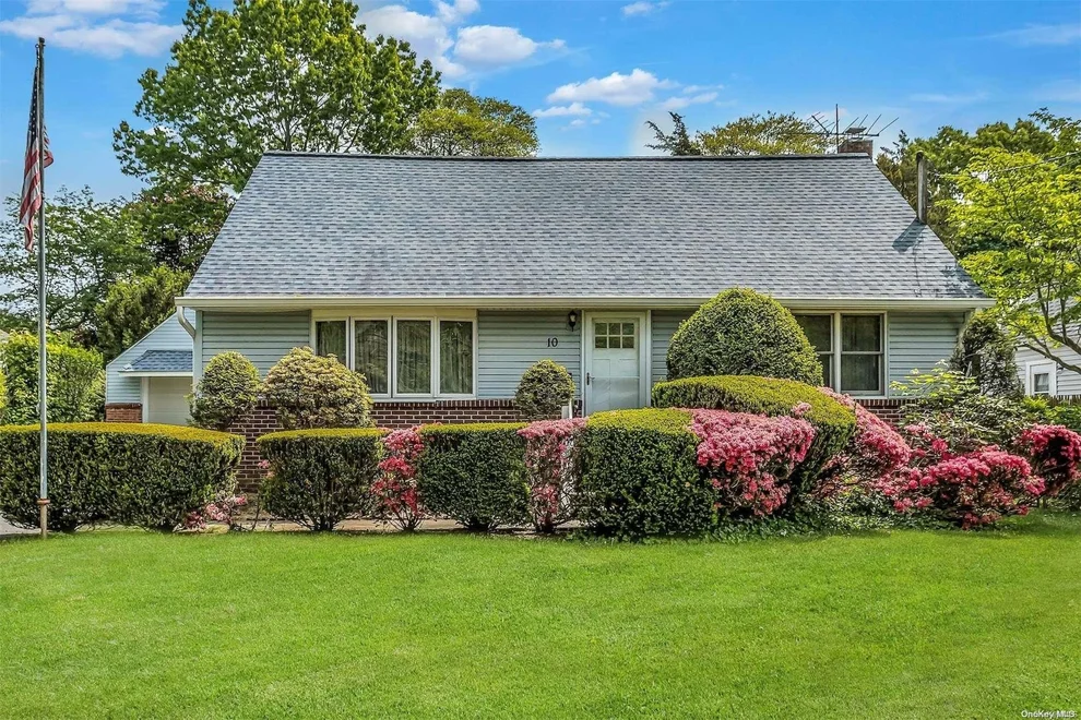 Unit for sale at 10 Kilburn Avenue, Huntington, NY 11746