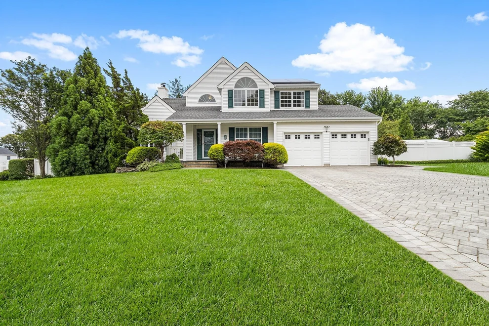 Unit for sale at 6 Dorothy Lane, Islip, NY 11741