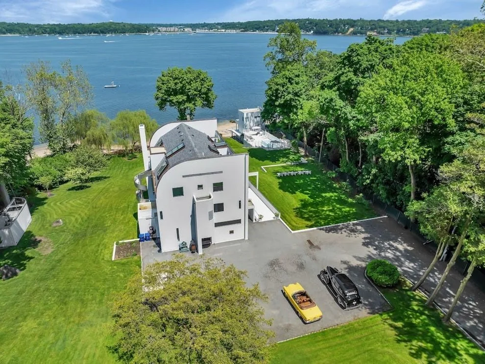 Unit for sale at 27 Astor Lane, North Hempstead, NY 11050