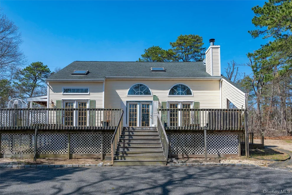 Unit for sale at 221 E Montauk Highway, Southampton, NY 11946