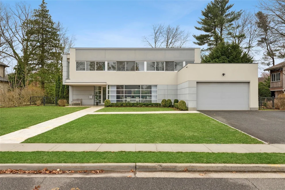 Unit for sale at 32 Pebble Lane, North Hempstead, NY 11577