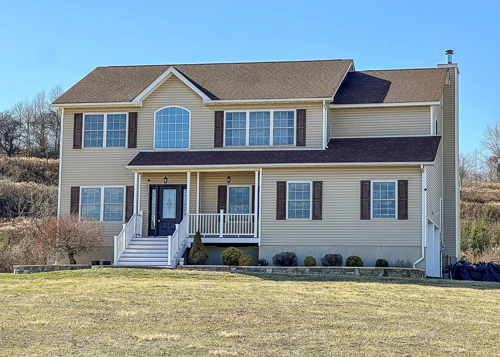 Unit for sale at 6 Wellington Place, Lloyd, NY 12528