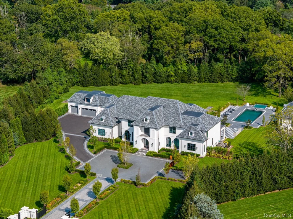 Unit for sale at 18 Evergreen Way, Oyster Bay, NY 11545