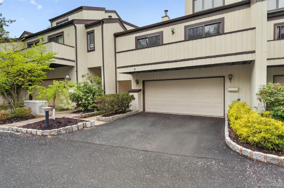Unit for sale at 5 Bannock Court, Ramapo, NY 10901