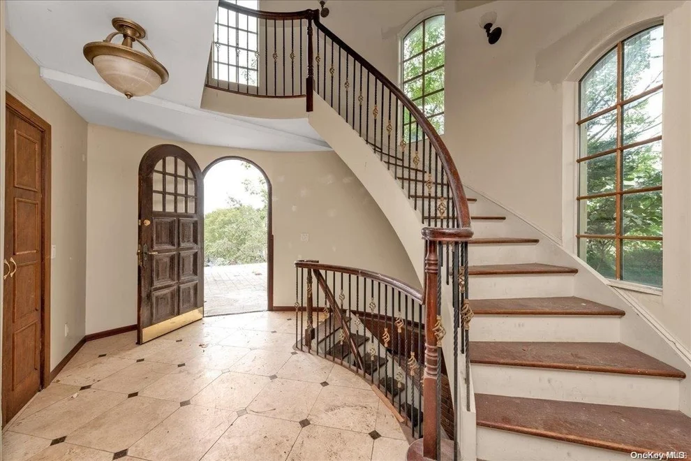 Unit for sale at 1233 Todt Hill Road, New York, NY 10304
