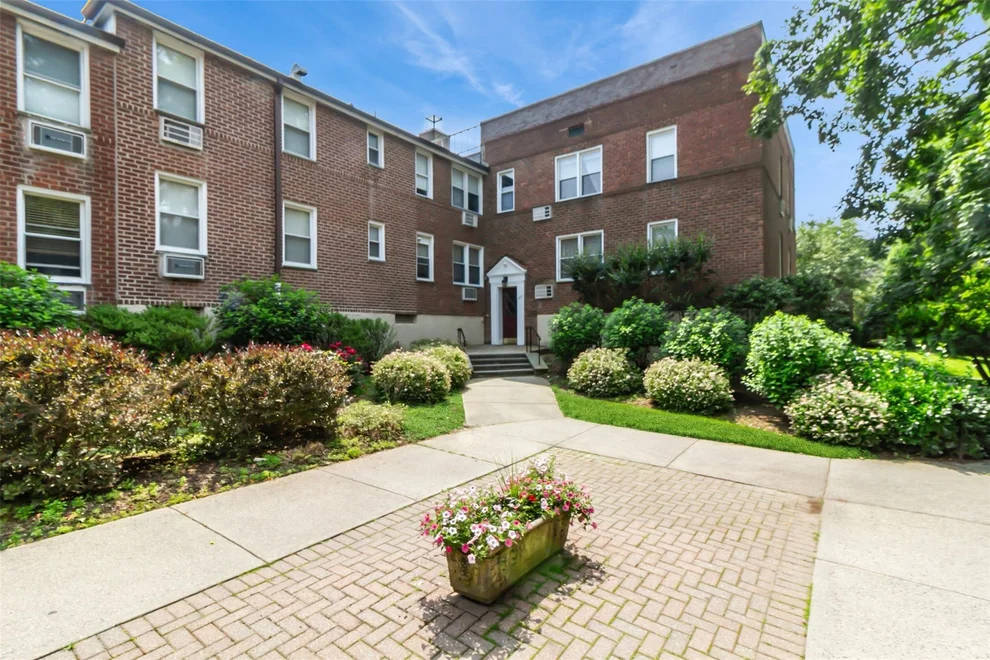 Unit for sale at 325 Palmer Terrace, Mamaroneck, NY 10543