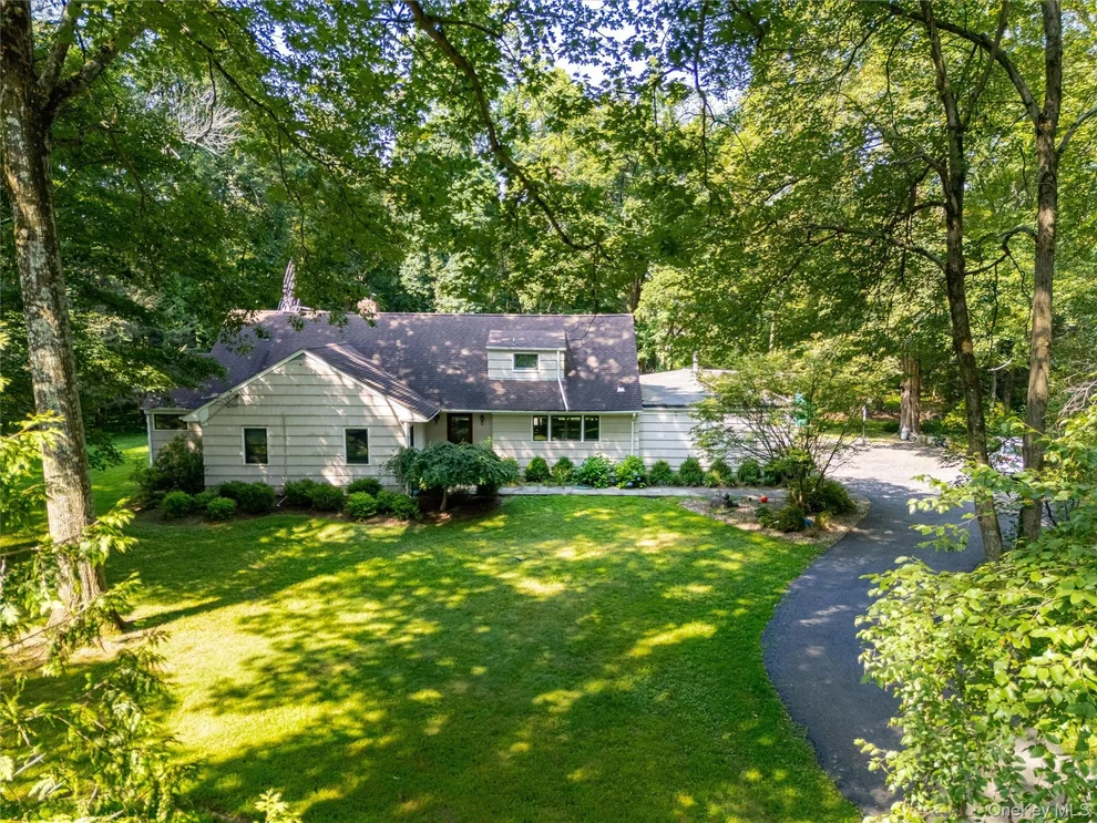Unit for sale at 6 Algonquin Drive, New Castle, NY 10514