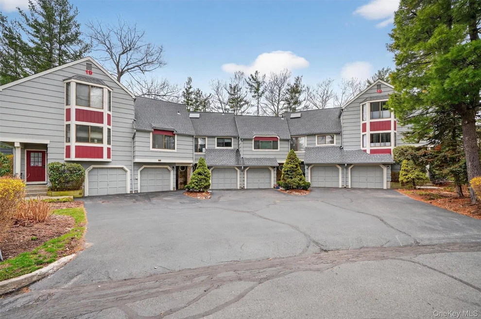 Unit for sale at 169 Treetop Circle, Clarkstown, NY 10954