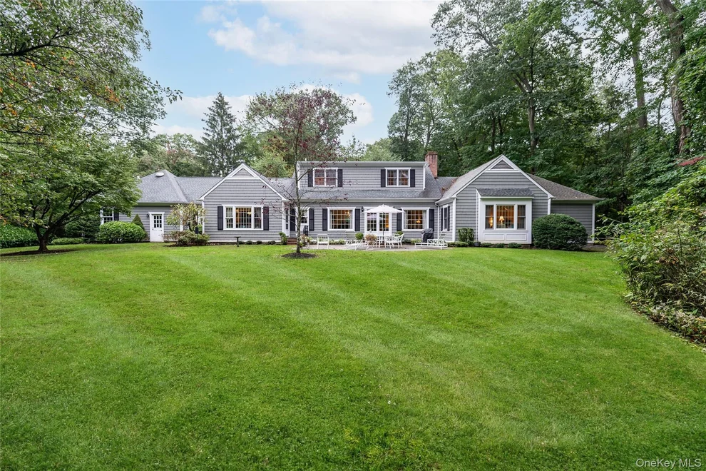 Unit for sale at 3 Peacock Pond Road, Glen Cove, NY 11542