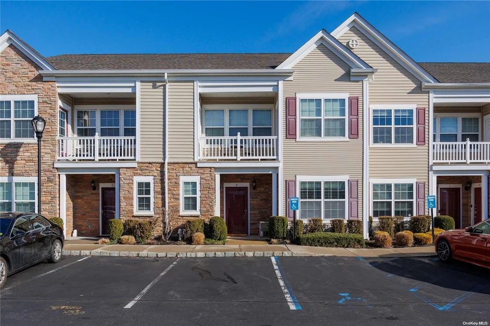 Unit for sale at 6 Wexford Lane, Hempstead, NY 11572