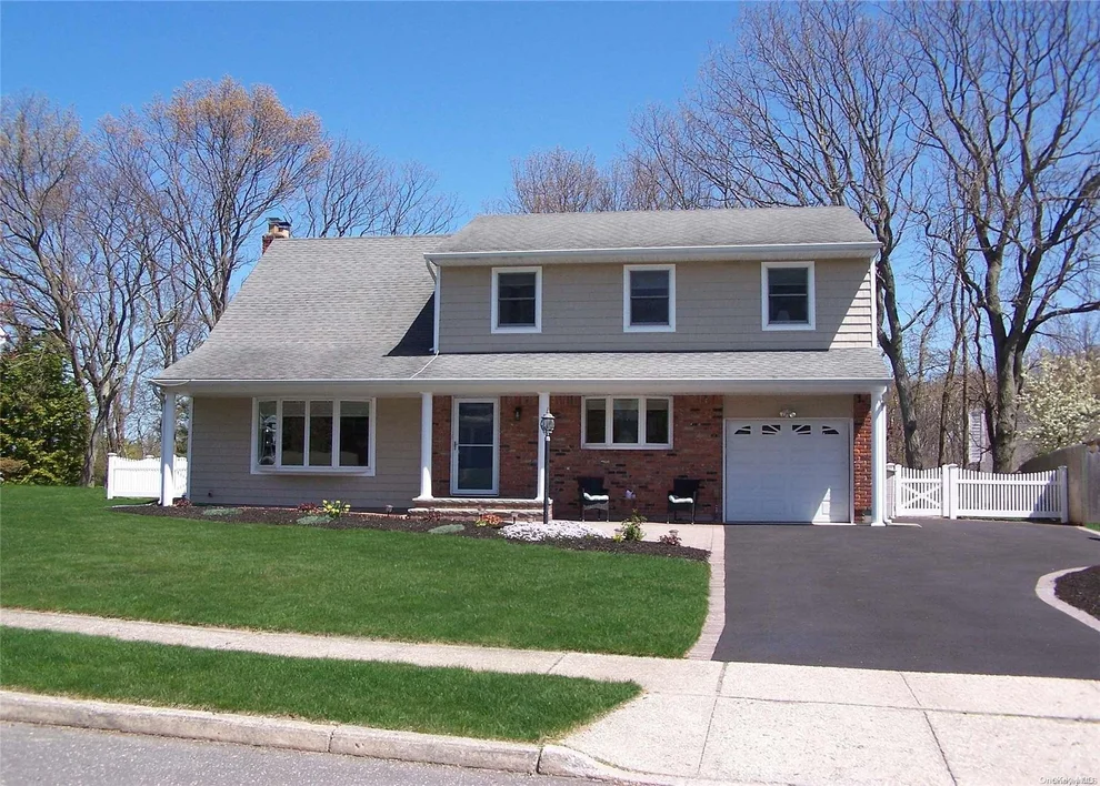 Unit for sale at 72 Hilden Street, Smithtown, NY 11754