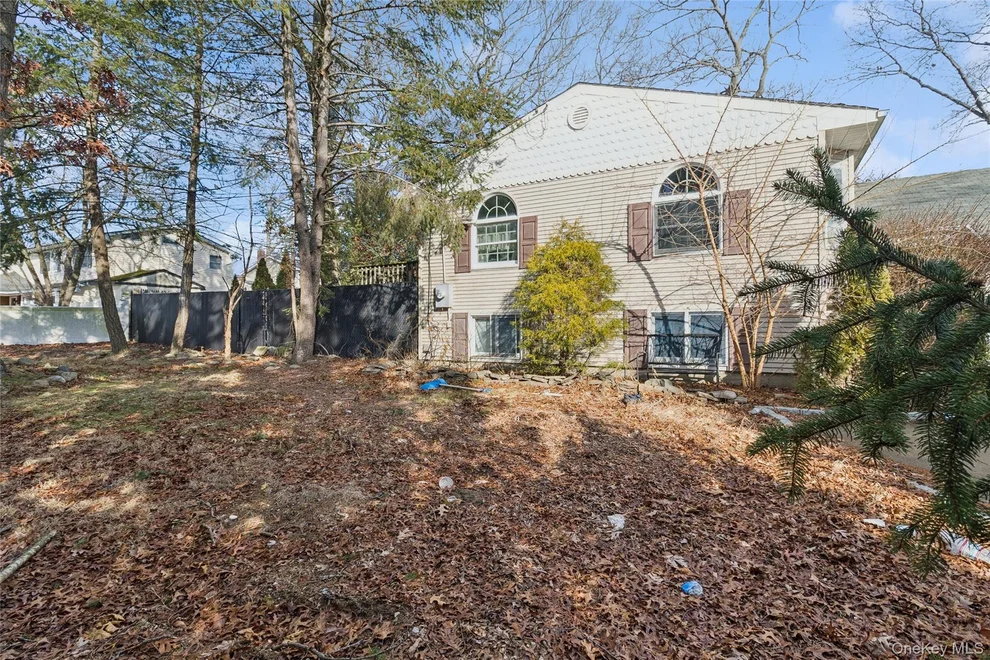 Unit for sale at 3 Allegheny Drive W, Brookhaven, NY 11738