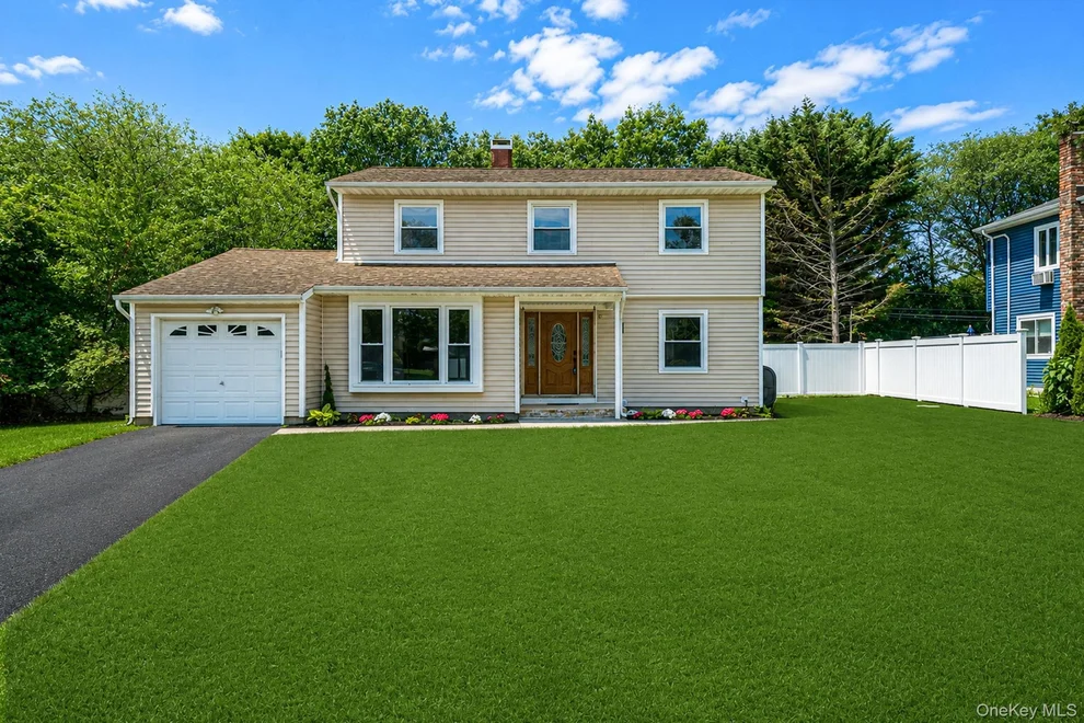 Unit for sale at 130 Greenbelt Parkway, Islip, NY 11741