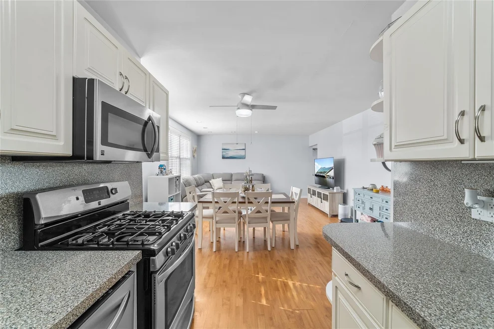 Unit for sale at 7 Bryant Crescent, White Plains, NY 10605