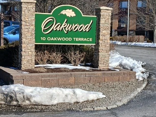 Unit for sale at 10 Oakwood Terrace, New Windsor, NY 12553
