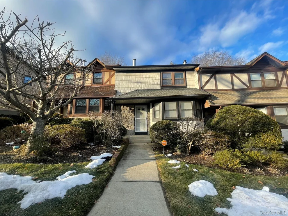 Unit for sale at 7 Village Lane, Oyster Bay, NY 11797