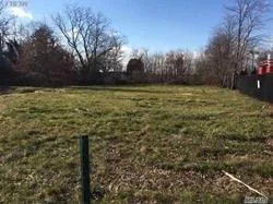 Unit for sale at 770 N Broadway, Babylon, NY 11701