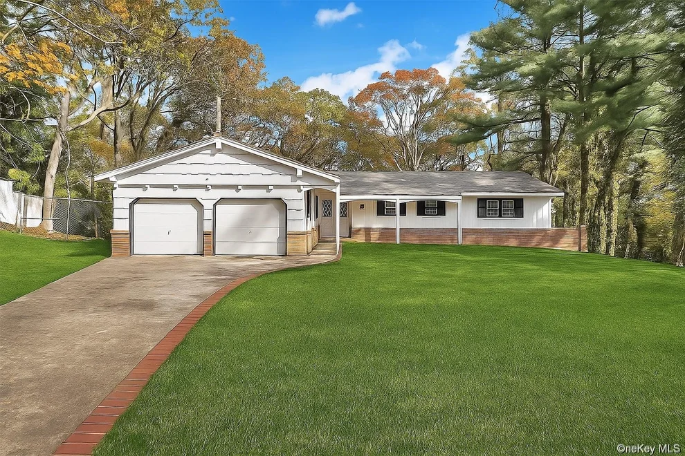 Unit for sale at 5 Chatham Place, Huntington, NY 11746