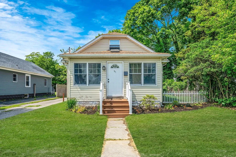 Unit for sale at 301 Oak Street, Brookhaven, NY 11772