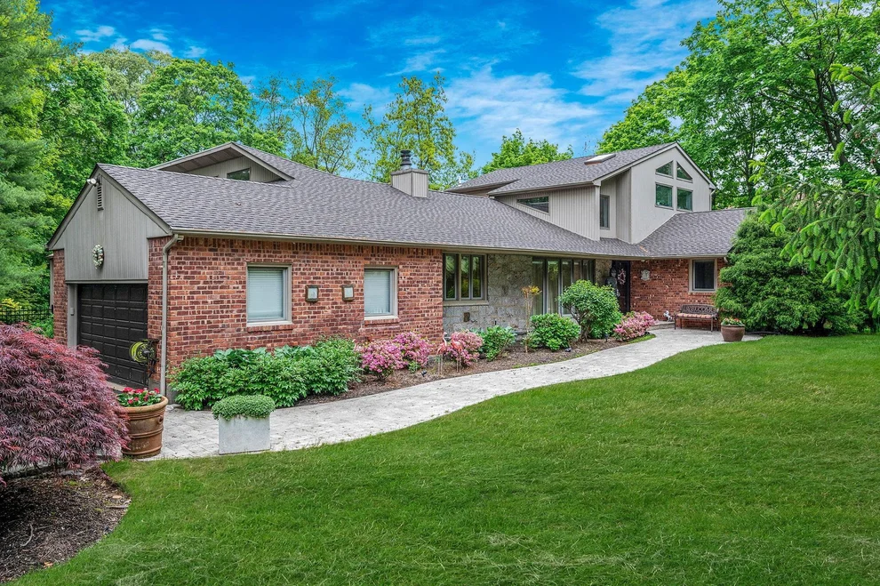 Unit for sale at 2 Farmview Drive, Huntington, NY 11746