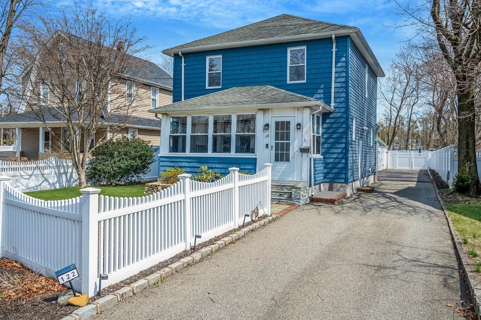 Unit for sale at 122 Broadway, Huntington, NY 11740