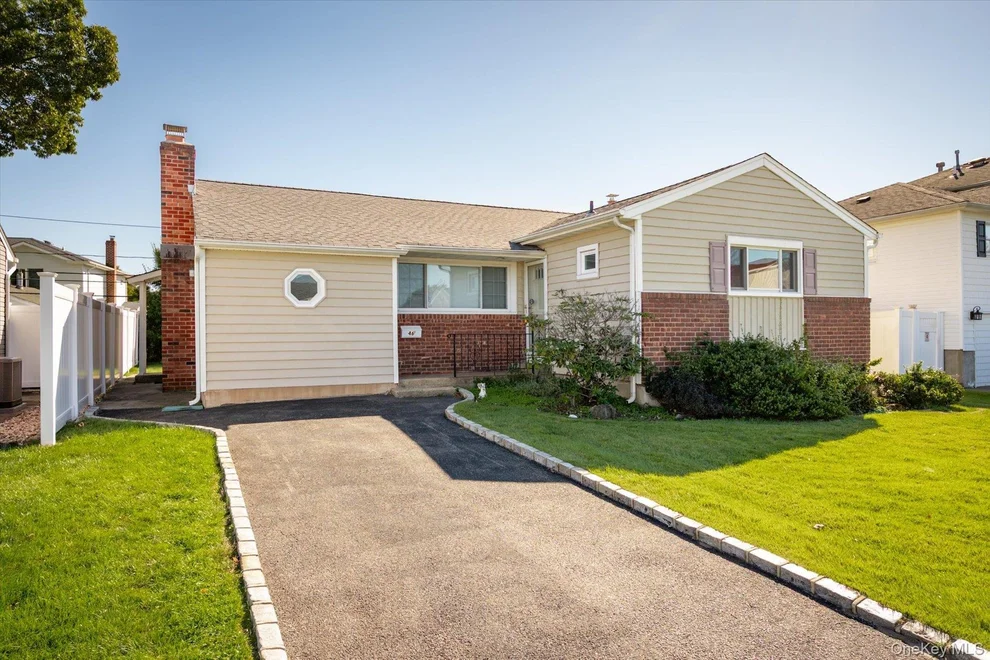 Unit for sale at 46 Hunter Lane, Oyster Bay, NY 11801