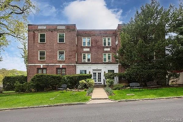 Unit for sale at 1 Ascot Ridge, North Hempstead, NY 11021