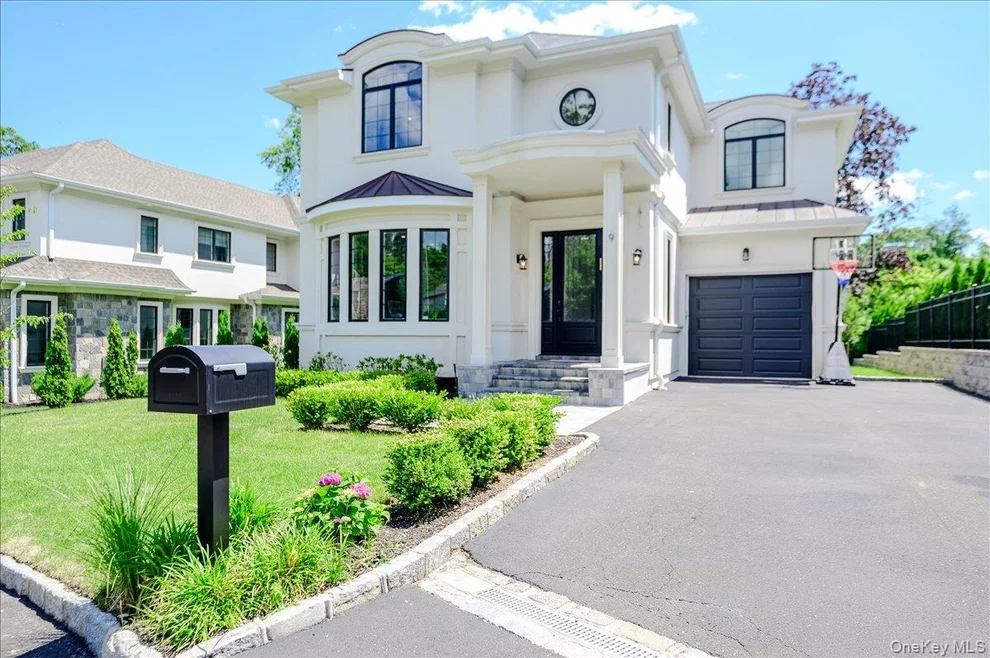 Unit for sale at 9 Greenway Terrace, North Hempstead, NY 11024