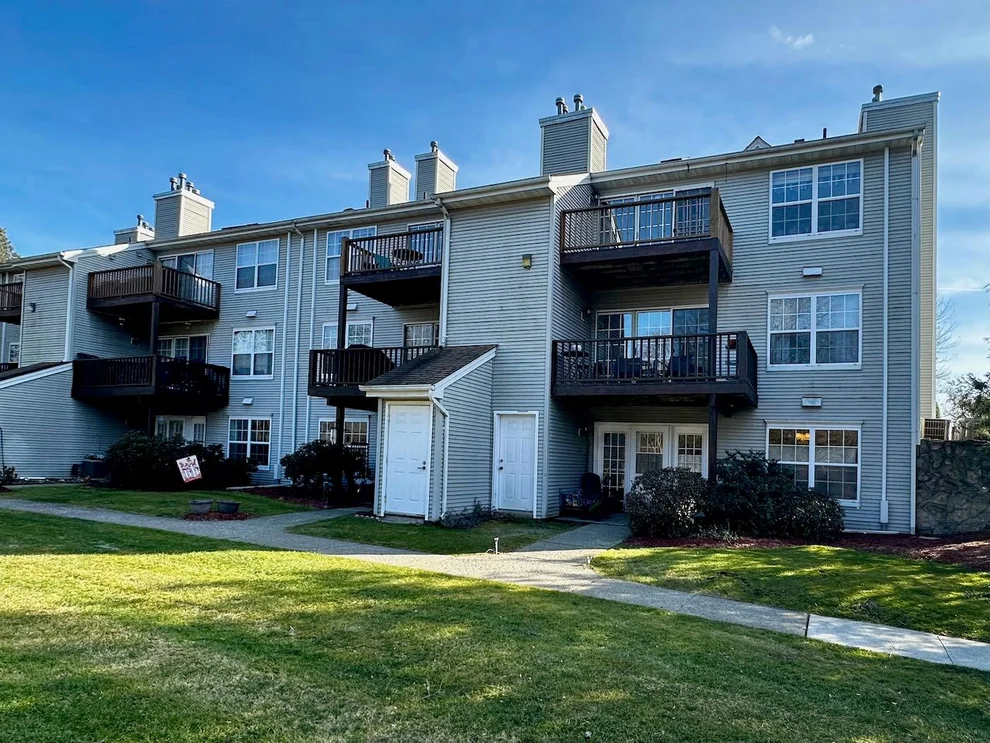 Unit for sale at 1120 Washington Green, New Windsor, NY 12553