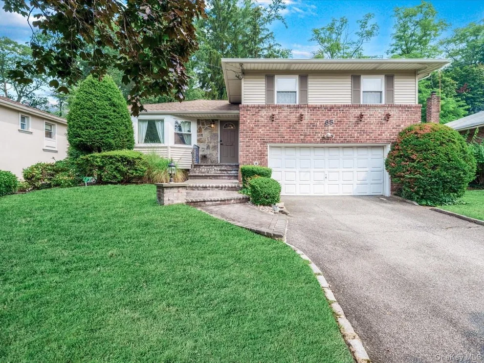 Unit for sale at 65 Stratford N, North Hempstead, NY 11577