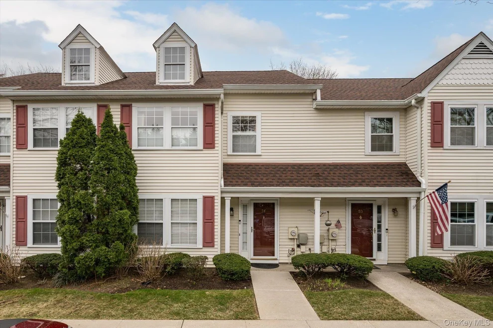 Unit for sale at 54 Stratford Green, Oyster Bay, NY 11735