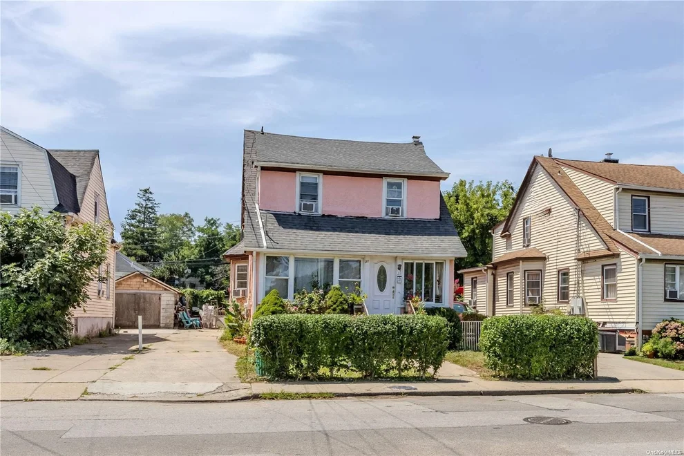Unit for sale at 21 W End Avenue, Hempstead, NY 11096