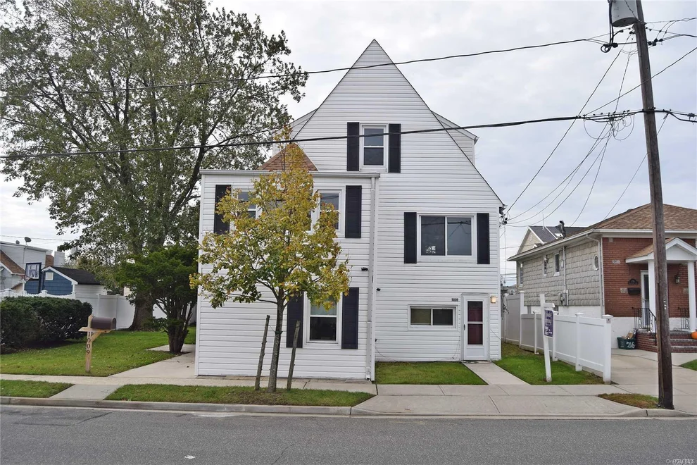 Unit for sale at 1009 Pennsylvania Avenue, Hempstead, NY 11558
