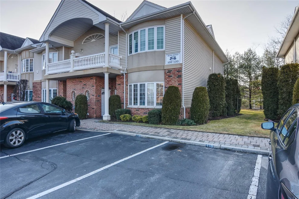 Unit for sale at 120 Francesca Way, Babylon, NY 11701