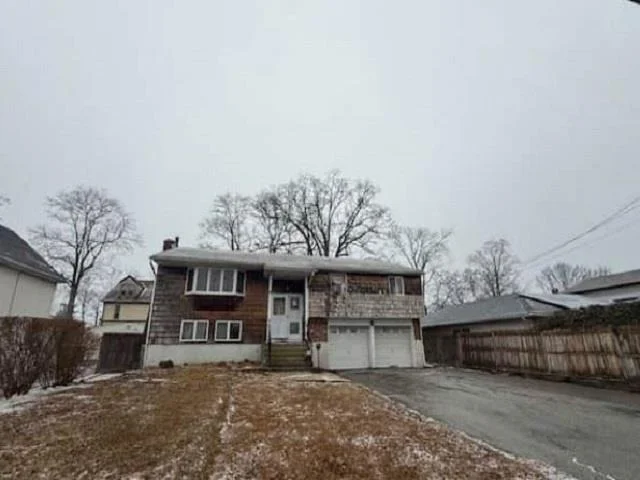 Unit for sale at 12 Deans Lane, Oyster Bay, NY 11709