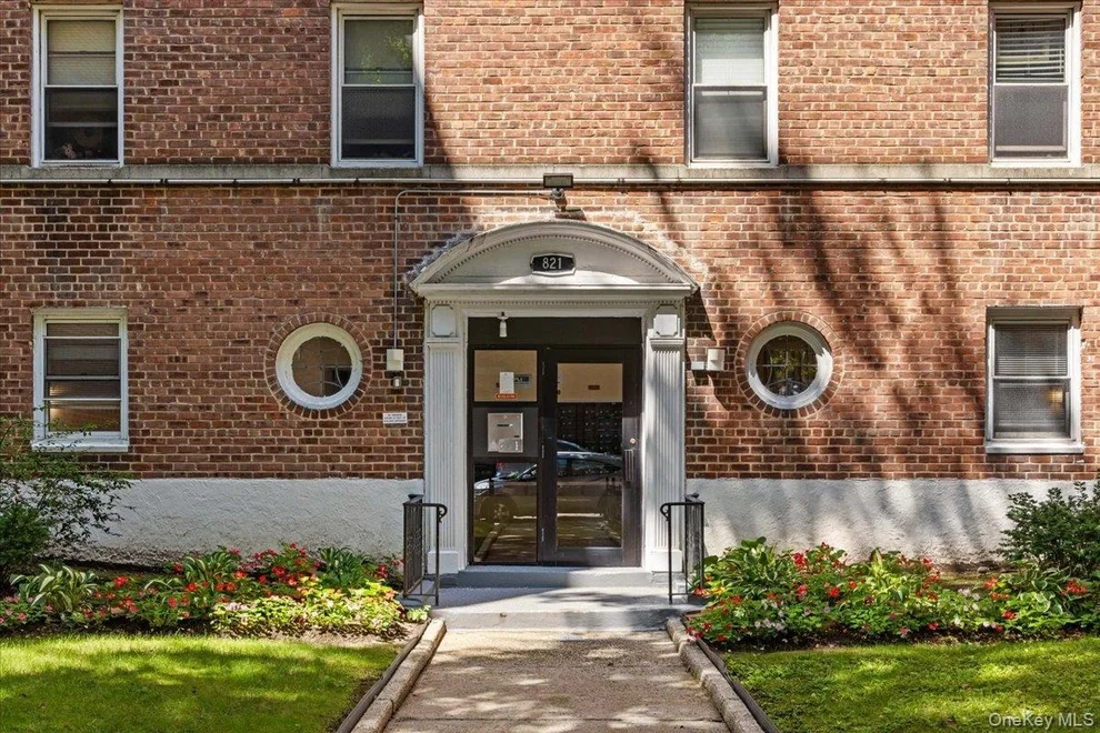 Unit for sale at 821 Bronx River Road, Yonkers, NY 10708