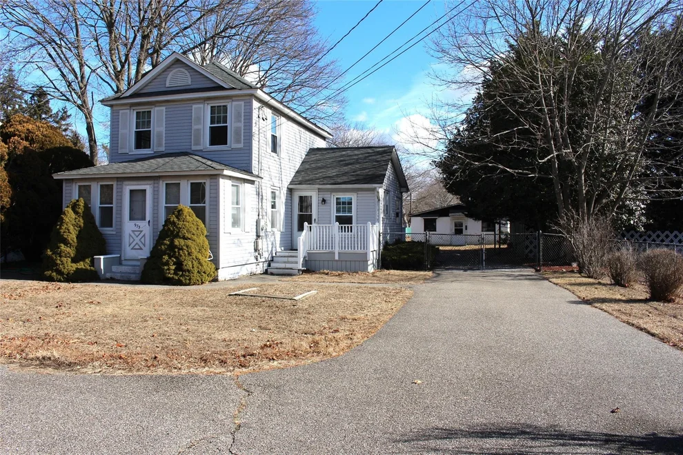 Unit for sale at 975 Locust Avenue, Islip, NY 11716