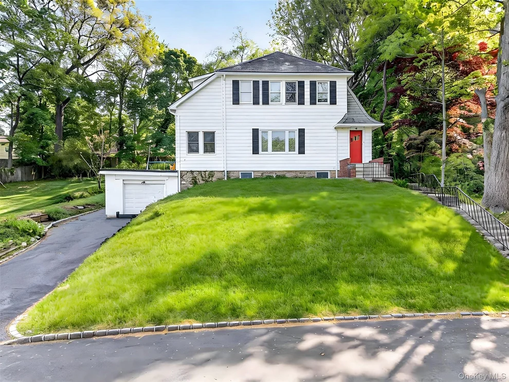 Unit for sale at 260 Shoreward Drive, North Hempstead, NY 11021