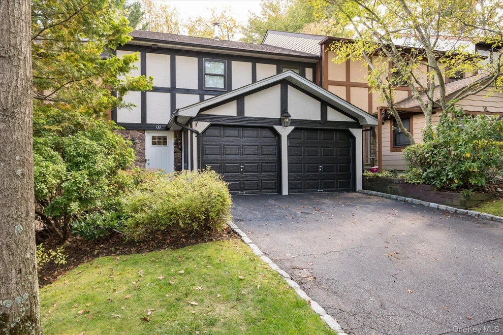 Unit for sale at 16 Sheffield Hill, Oyster Bay, NY 11797