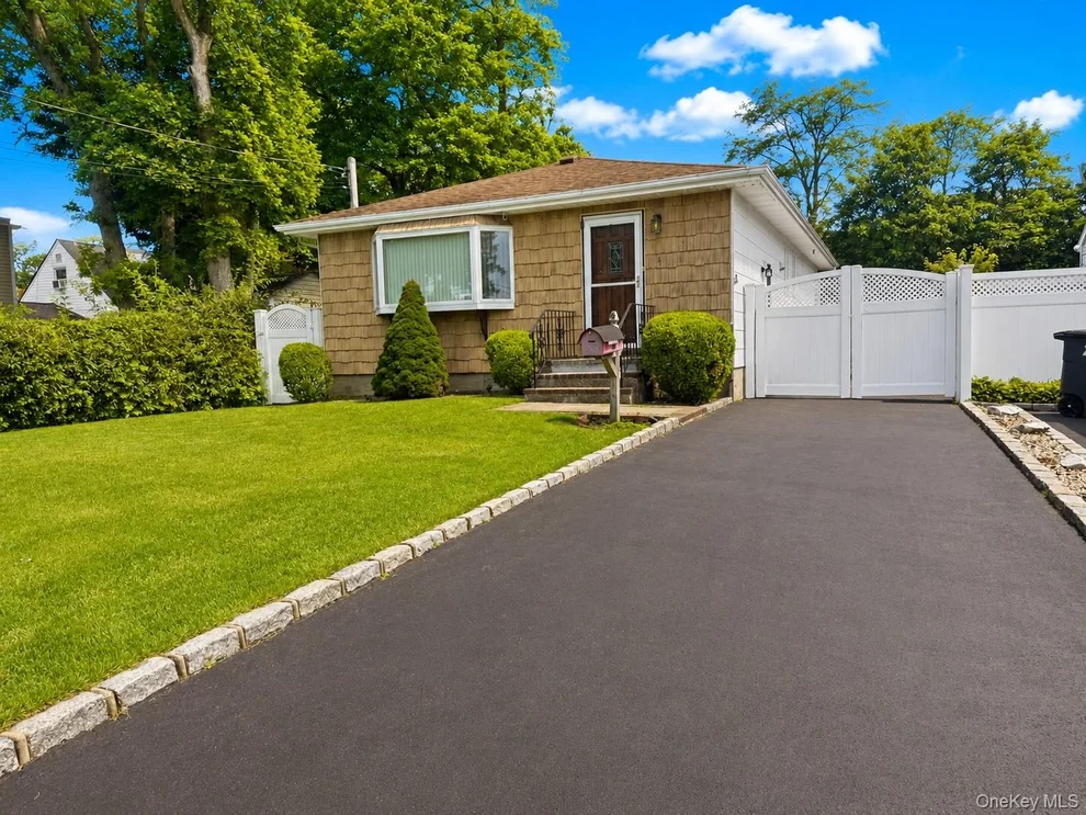 Unit for sale at 4 Westwood Avenue, Babylon, NY 11729