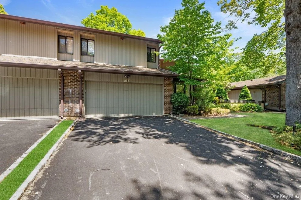 Unit for sale at 302 Vista Drive, Oyster Bay, NY 11753
