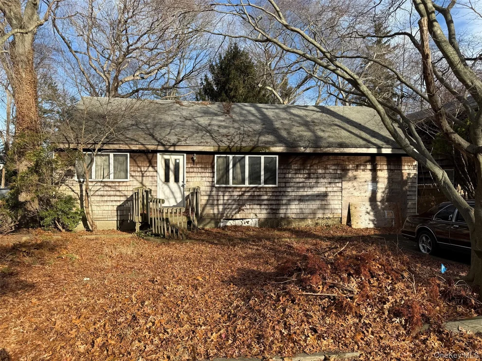 Unit for sale at 33 Roxbury Street, Huntington, NY 11746