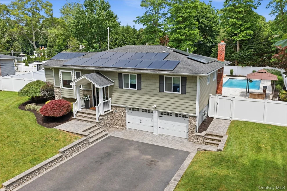 Unit for sale at 3 Del Place, Smithtown, NY 11788